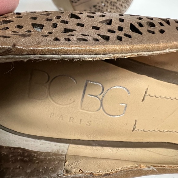 BCBG Padgett Laser Cut Pumps with silver underlay, Size 8M - Picture 10 of 10